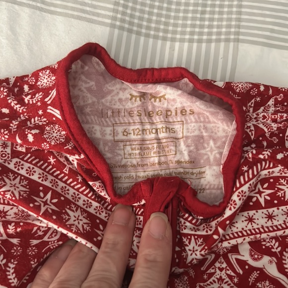 Excellent condition Christmas 6-12 month sleeper - Picture 3 of 3